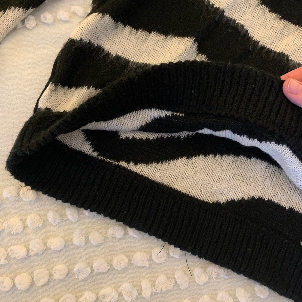Sweater - Picture 5 of 7